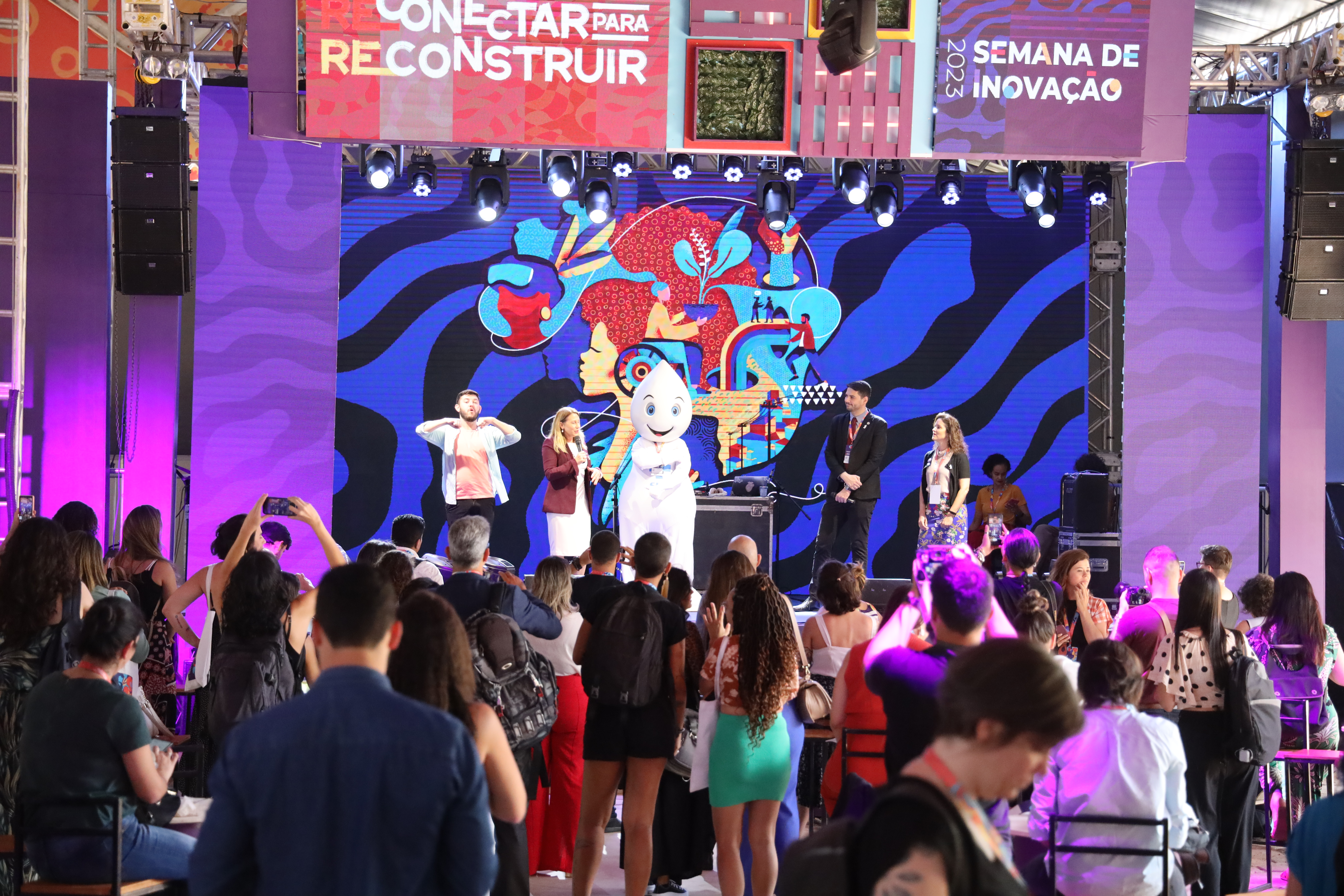 Mais de 60 atividades marcam manhã do evento, incluindo debate sobre redes sociais e gestão do estresse