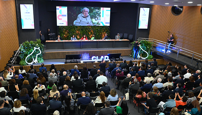 Pepe Mujica participa do Congresso do CLAD com apelo à reflexão sobre desafios da democracia