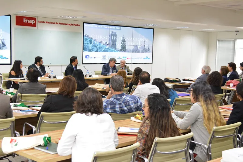 Cursos em parceria com a International Public Policy Association