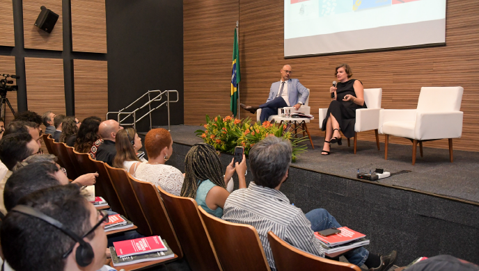 Em aula magna, a economista Mariana Mazzucato destacou a necessidade de políticas públicas orientadas por missões para enfrentar desafios estruturais do país