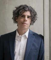 Foto de {{ member.name }}