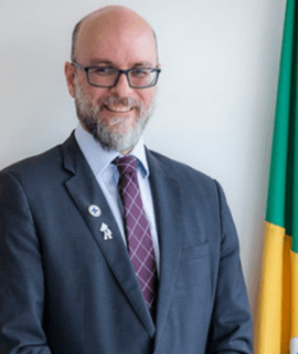 Foto de {{ member.name }}