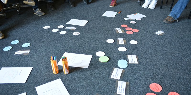 play-design-forces-seminar-brainstorming-adult-education.jpg