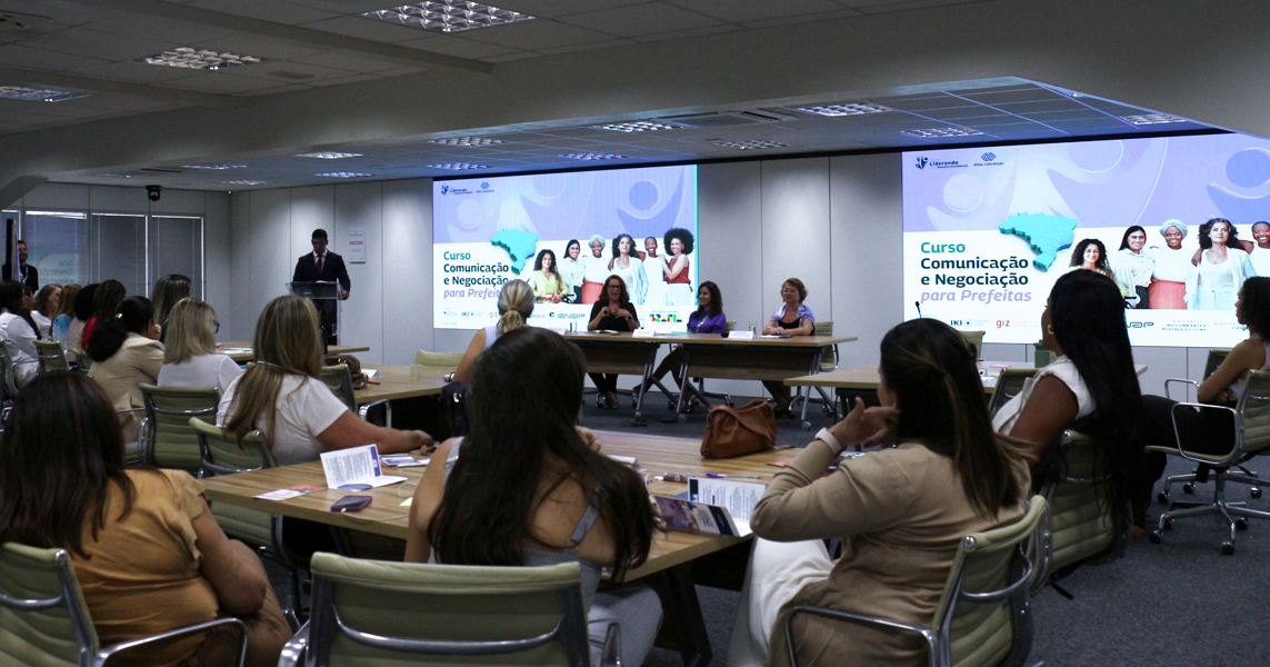 O curso “Comunicação e Negociação para Prefeitas” faz parte da agenda do Programa Liderando para o Desenvolvimento, iniciativa da Enap